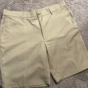 Men’s khaki golf shorts